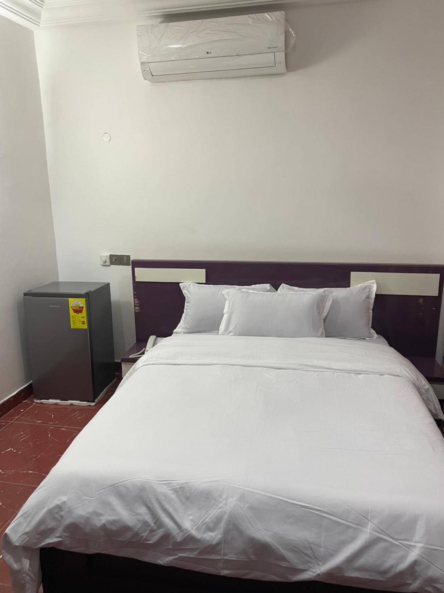 كوماسي George Vee Hotel Ltd المظهر الخارجي الصورة