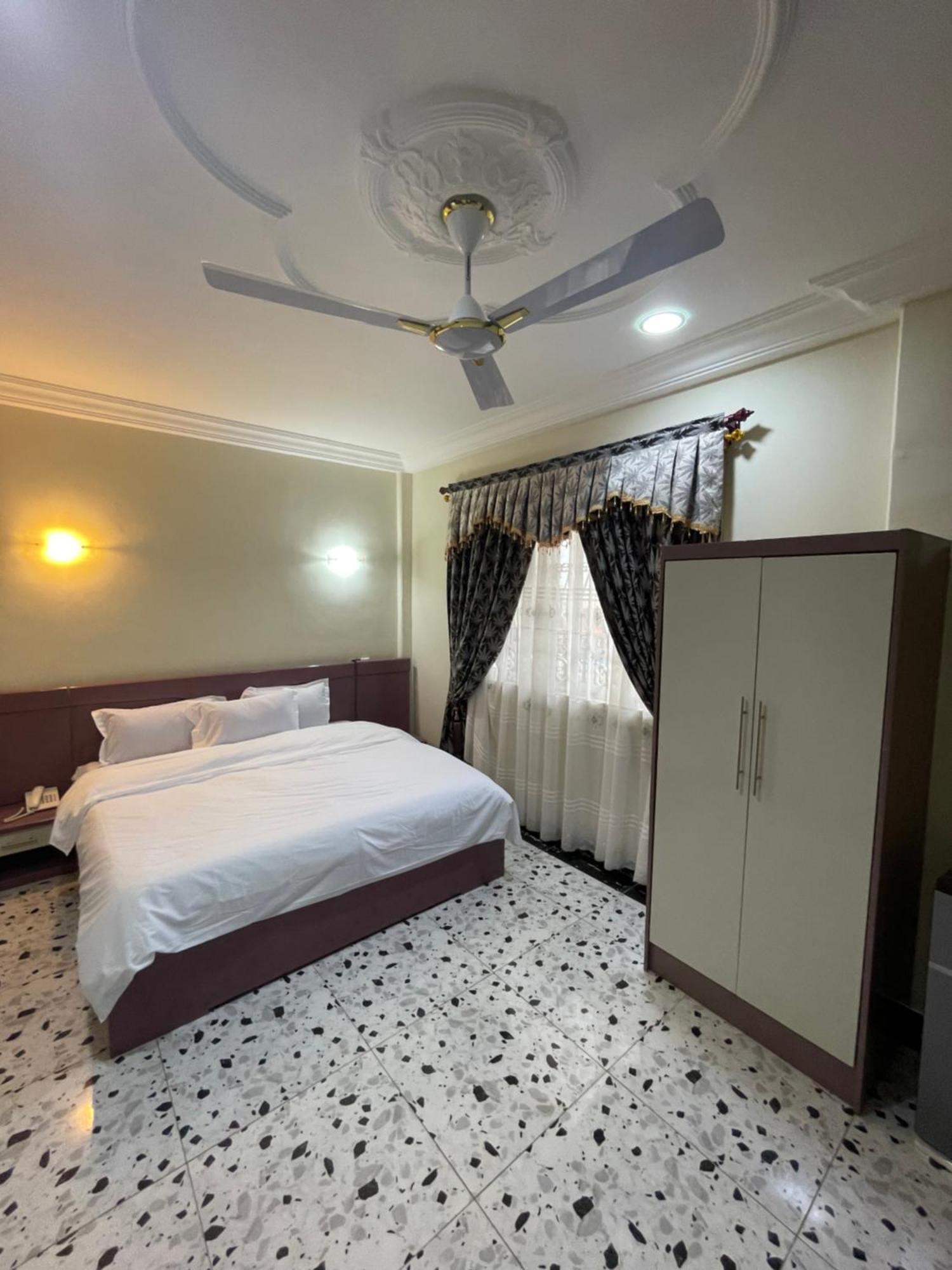 كوماسي George Vee Hotel Ltd المظهر الخارجي الصورة