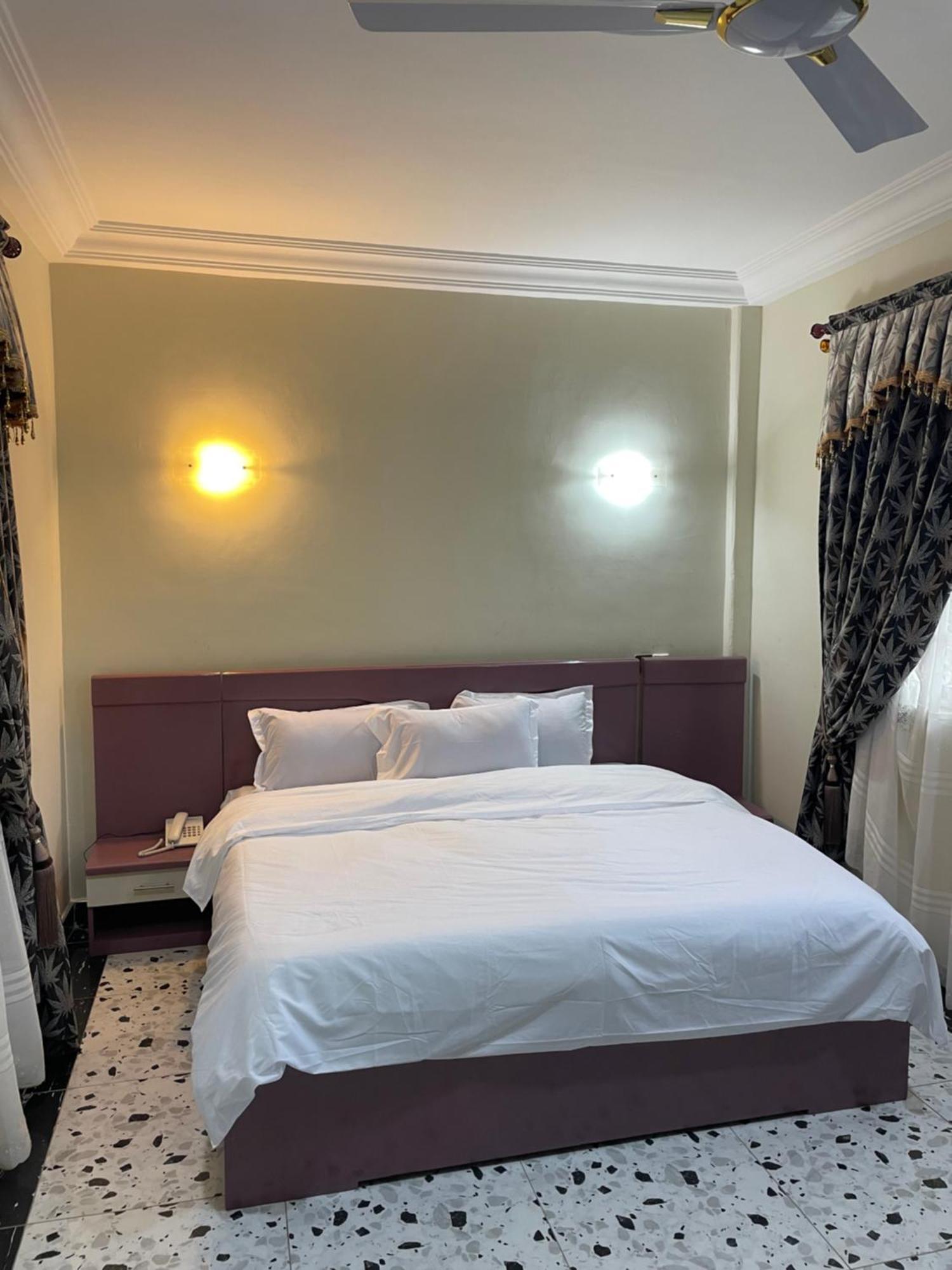 كوماسي George Vee Hotel Ltd المظهر الخارجي الصورة