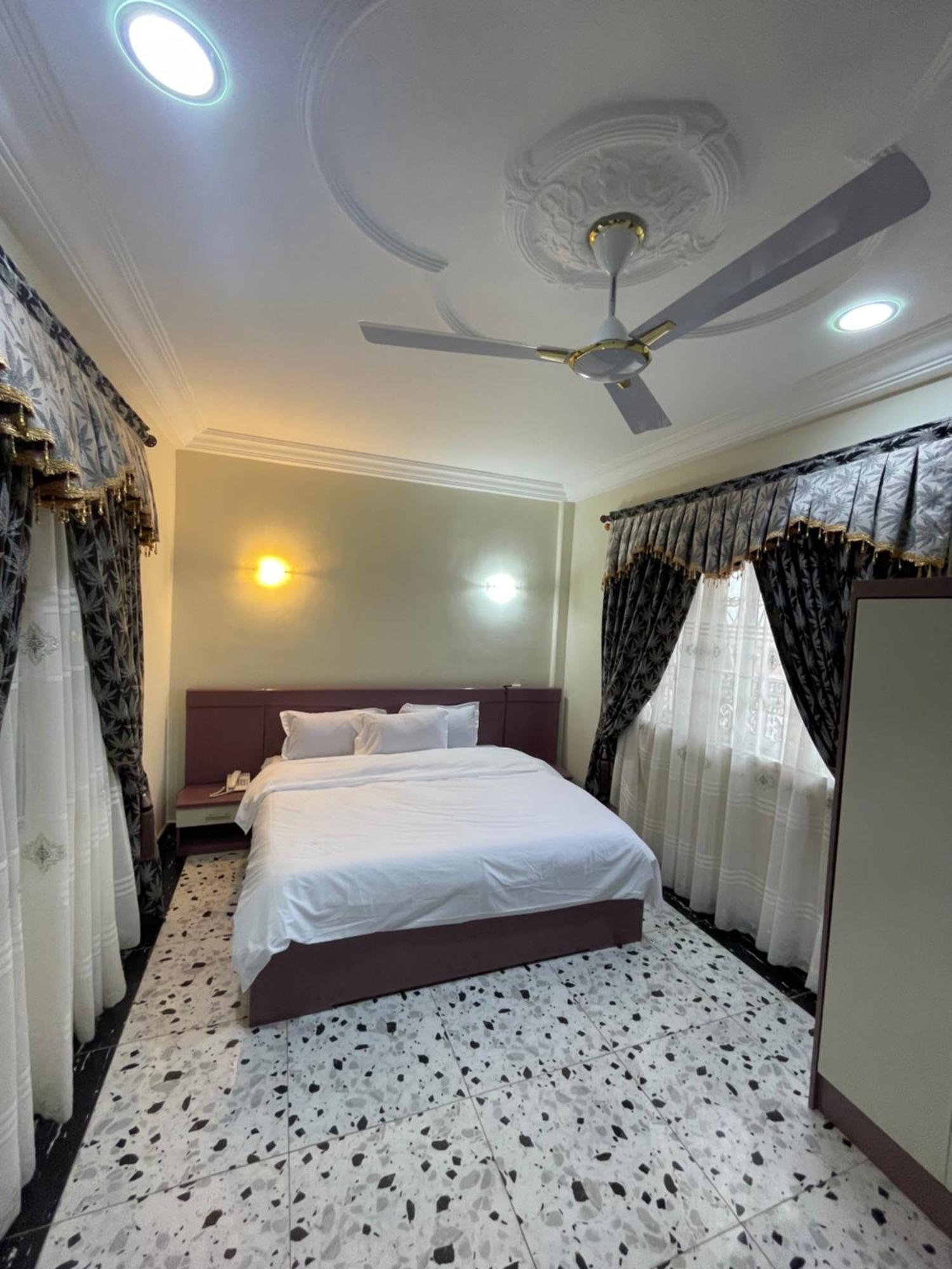 كوماسي George Vee Hotel Ltd المظهر الخارجي الصورة